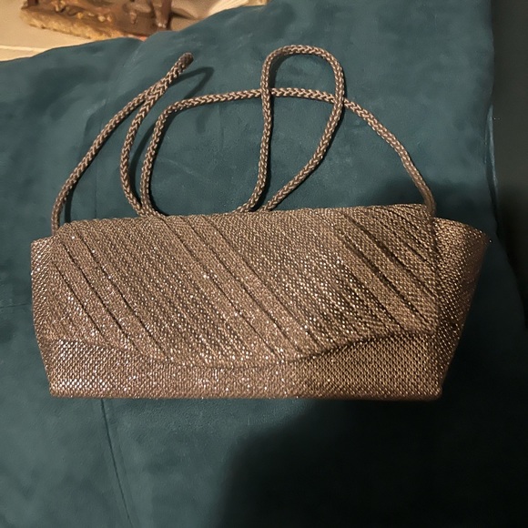 Silver evening bag. - Picture 2 of 3